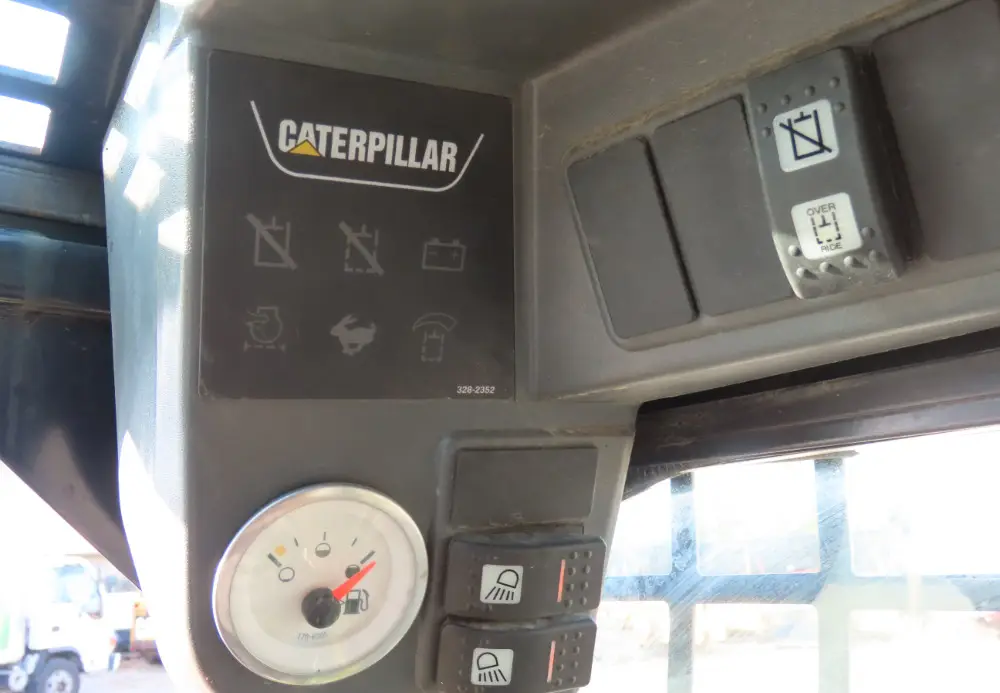 2015 Caterpillar 247B3 tracked skid steer loader Cab 2 Speed A/C Aux Hyd Q/C