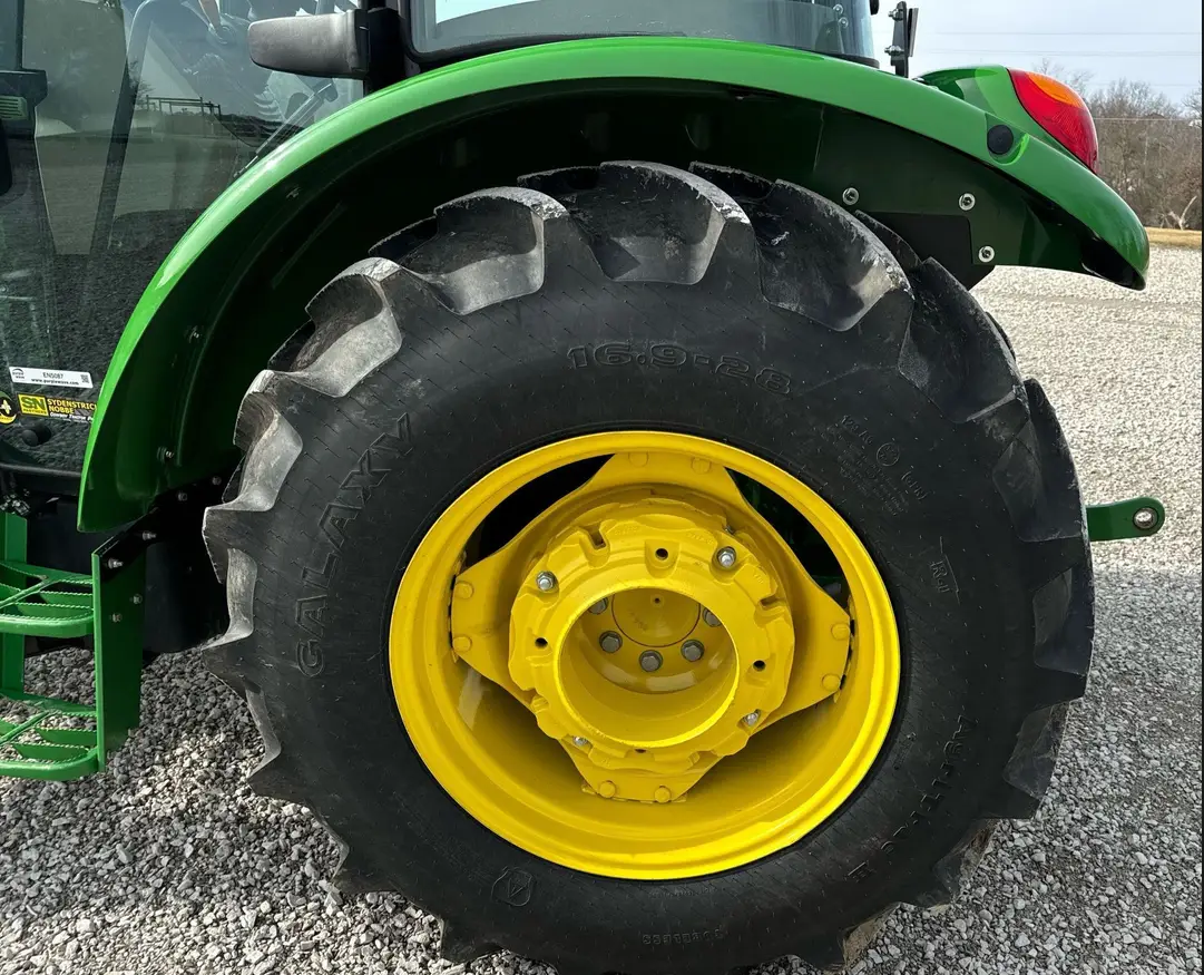2022 John Deere 5075E MFWD tractor