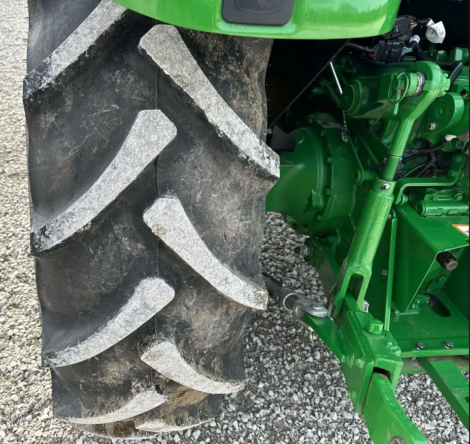 2022 John Deere 5075E MFWD tractor