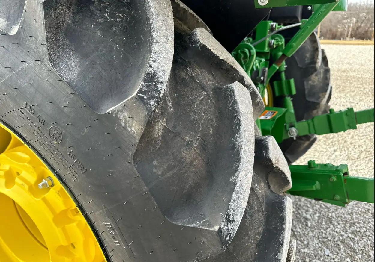 2022 John Deere 5075E MFWD tractor