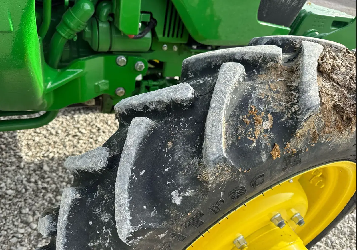 2022 John Deere 5075E MFWD tractor