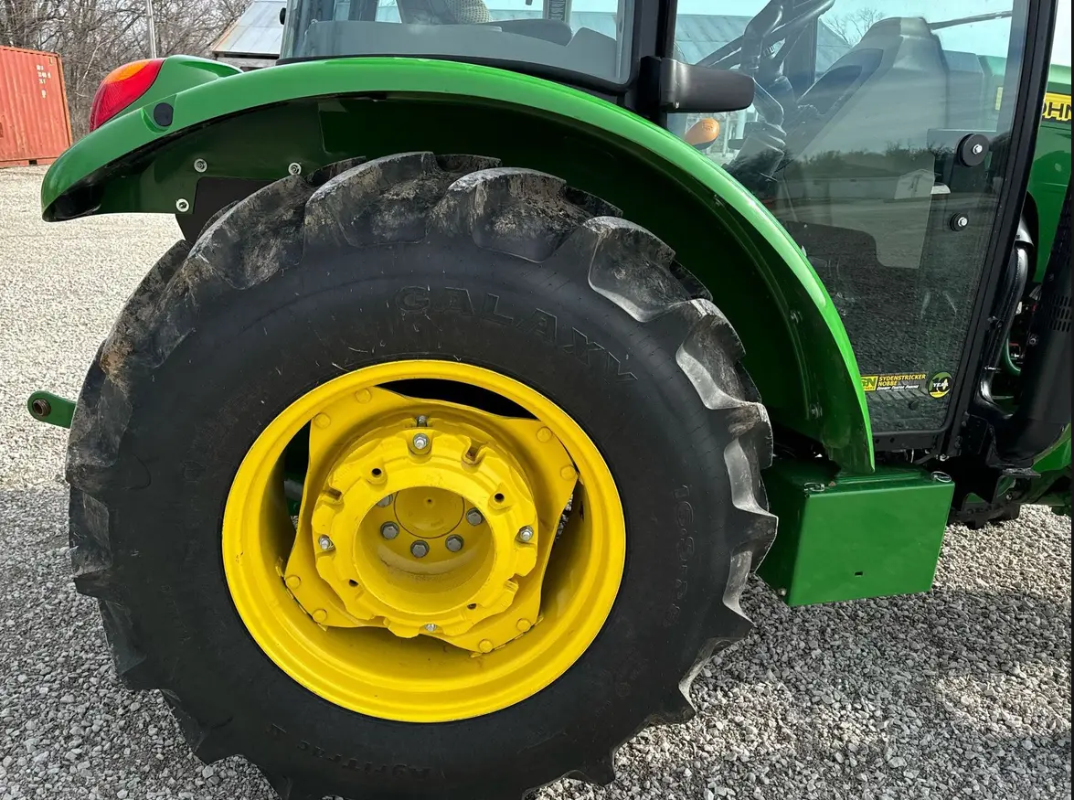 2022 John Deere 5075E MFWD tractor