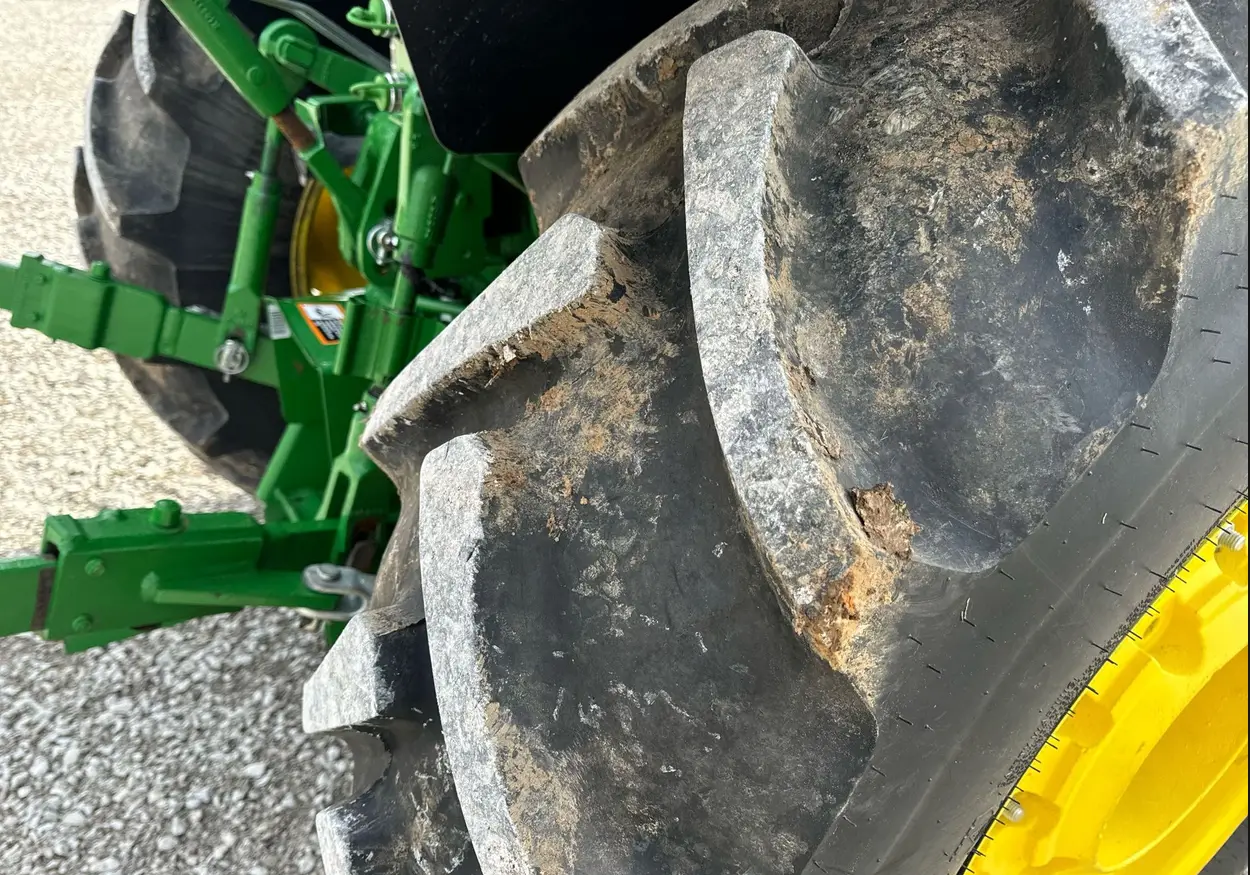 2022 John Deere 5075E MFWD tractor