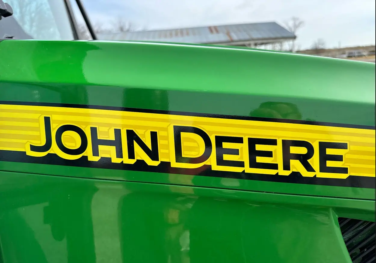 2022 John Deere 5075E MFWD tractor