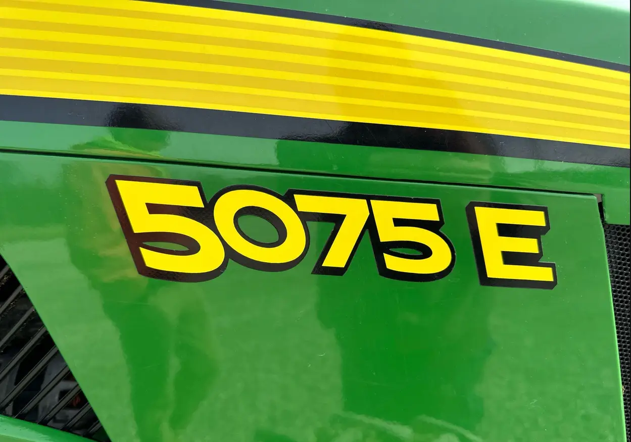 2022 John Deere 5075E MFWD tractor