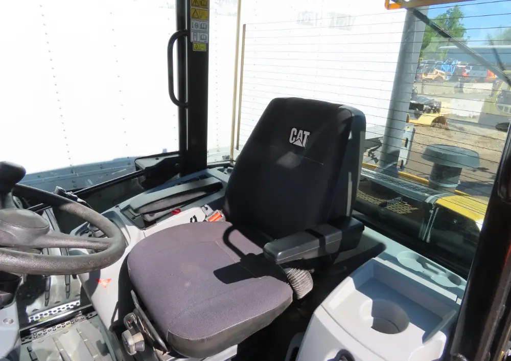 2019 Caterpillar 906M Compact Wheel Loader Aux Hyd Q/C Heated Cab CA