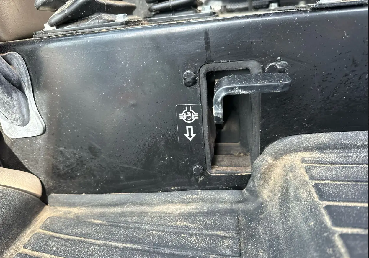 2022 John Deere 5075E MFWD tractor