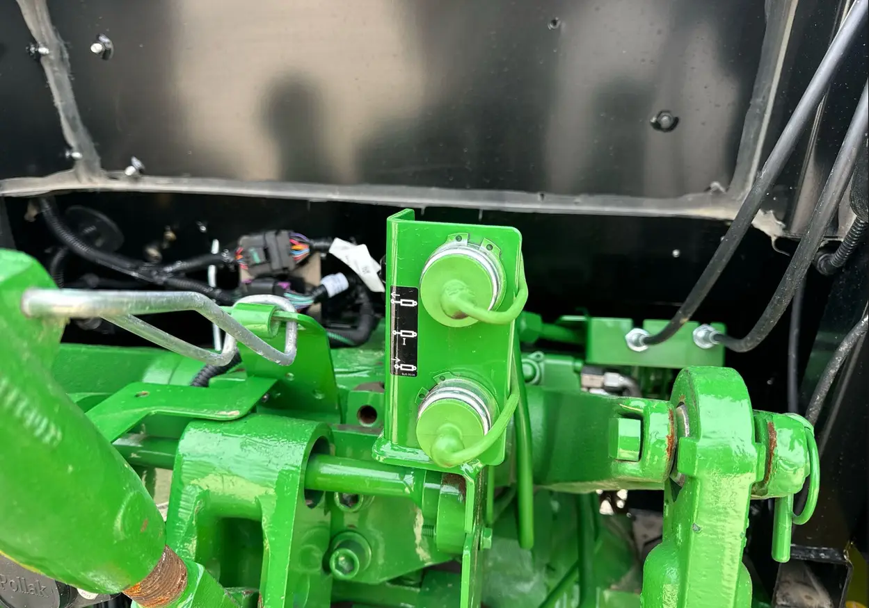 2022 John Deere 5075E MFWD tractor