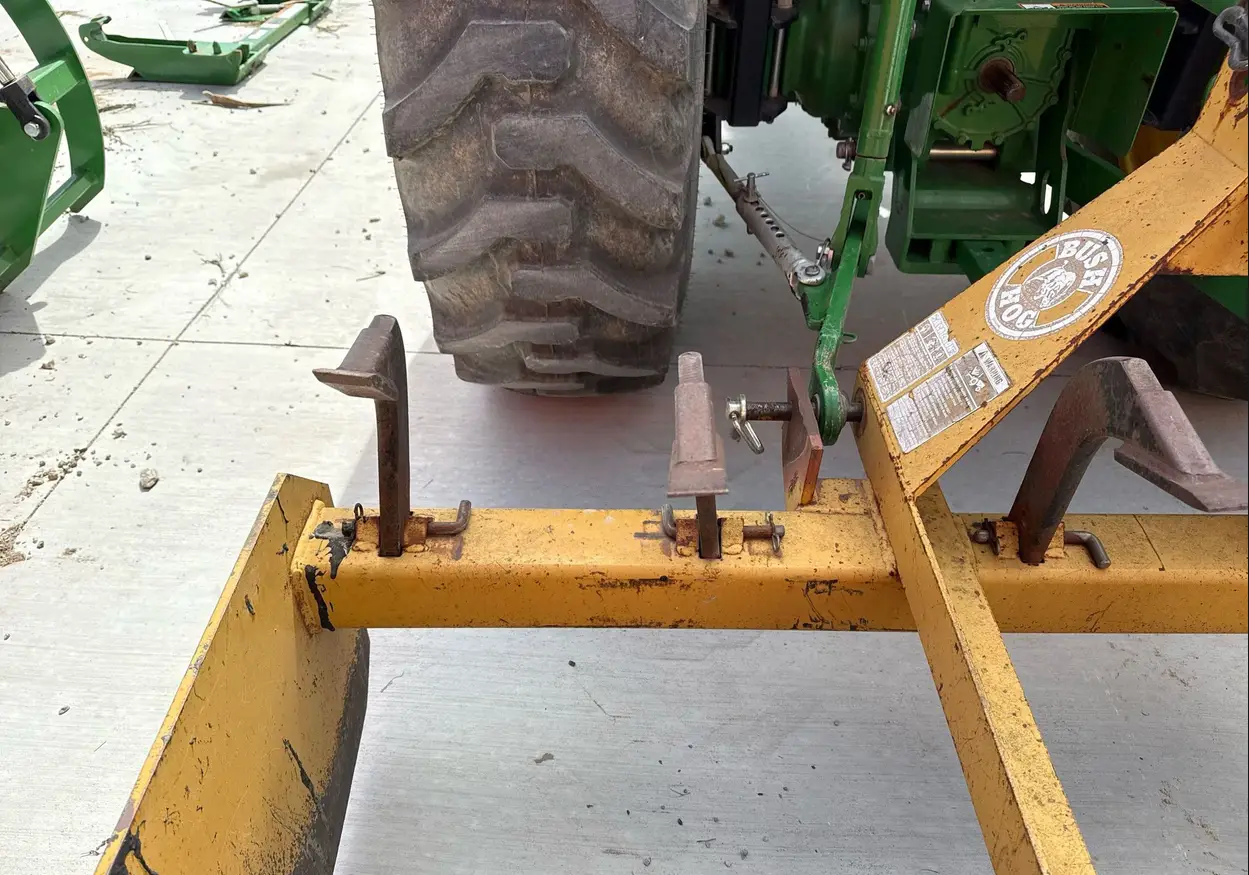 2022 John Deere 4052R MFWD tractor