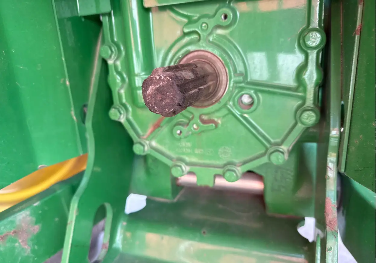 2022 John Deere 4052R MFWD tractor