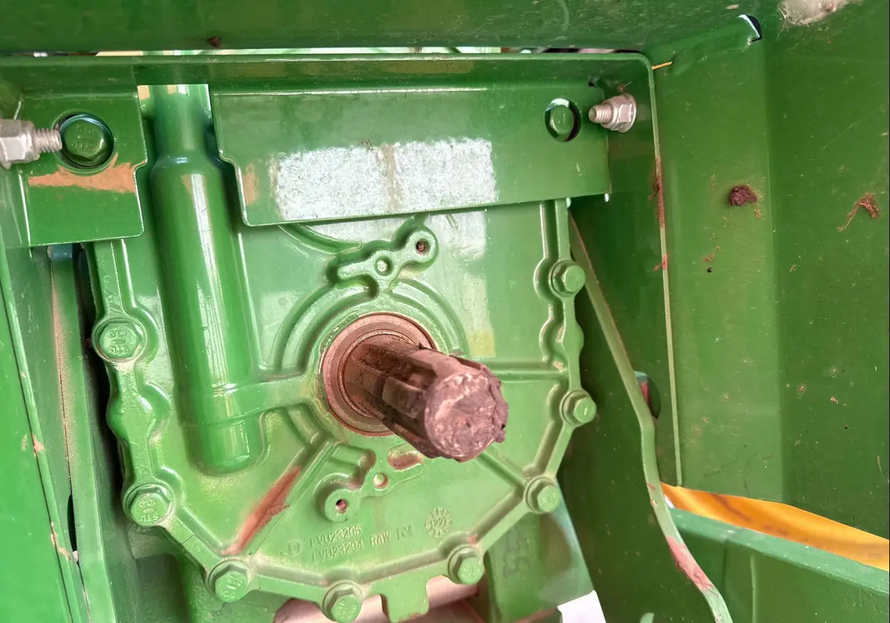 2022 John Deere 4052R MFWD tractor