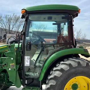 2022 John Deere 4052R MFWD tractor