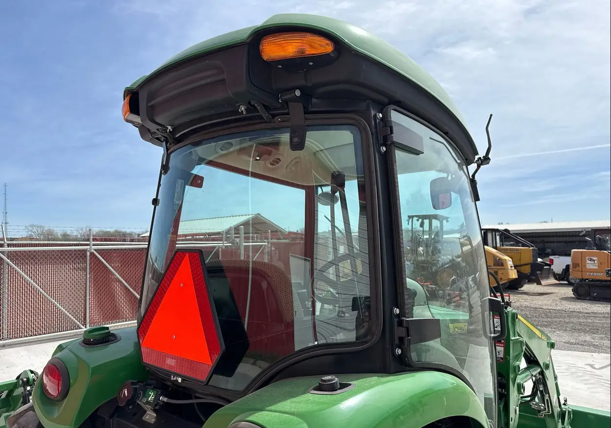 2022 John Deere 4052R MFWD tractor