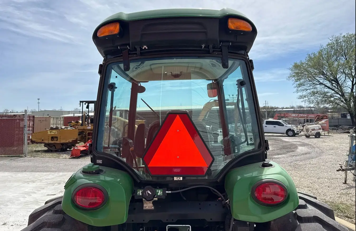 2022 John Deere 4052R MFWD tractor