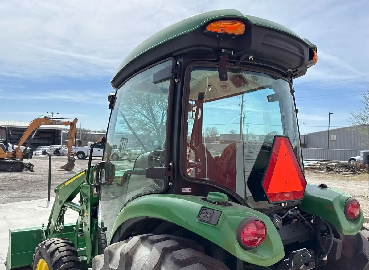 2022 John Deere 4052R MFWD tractor