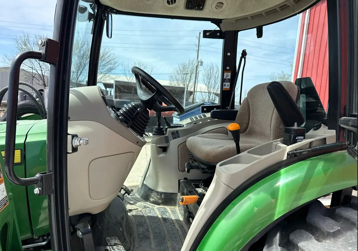 2022 John Deere 4052R MFWD tractor