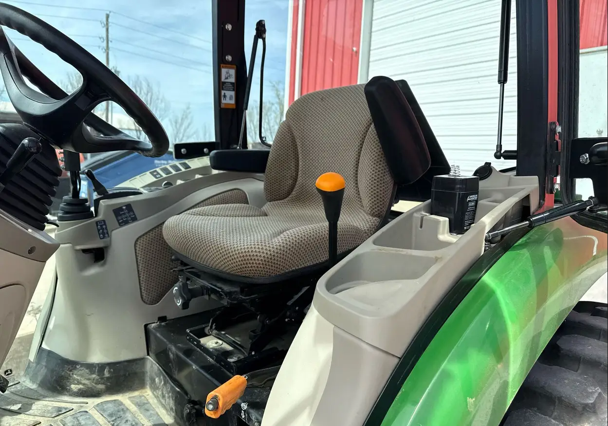 2022 John Deere 4052R MFWD tractor