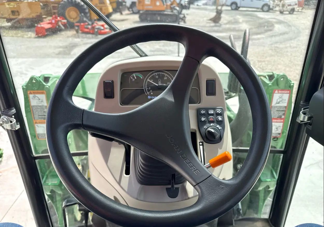 2022 John Deere 4052R MFWD tractor