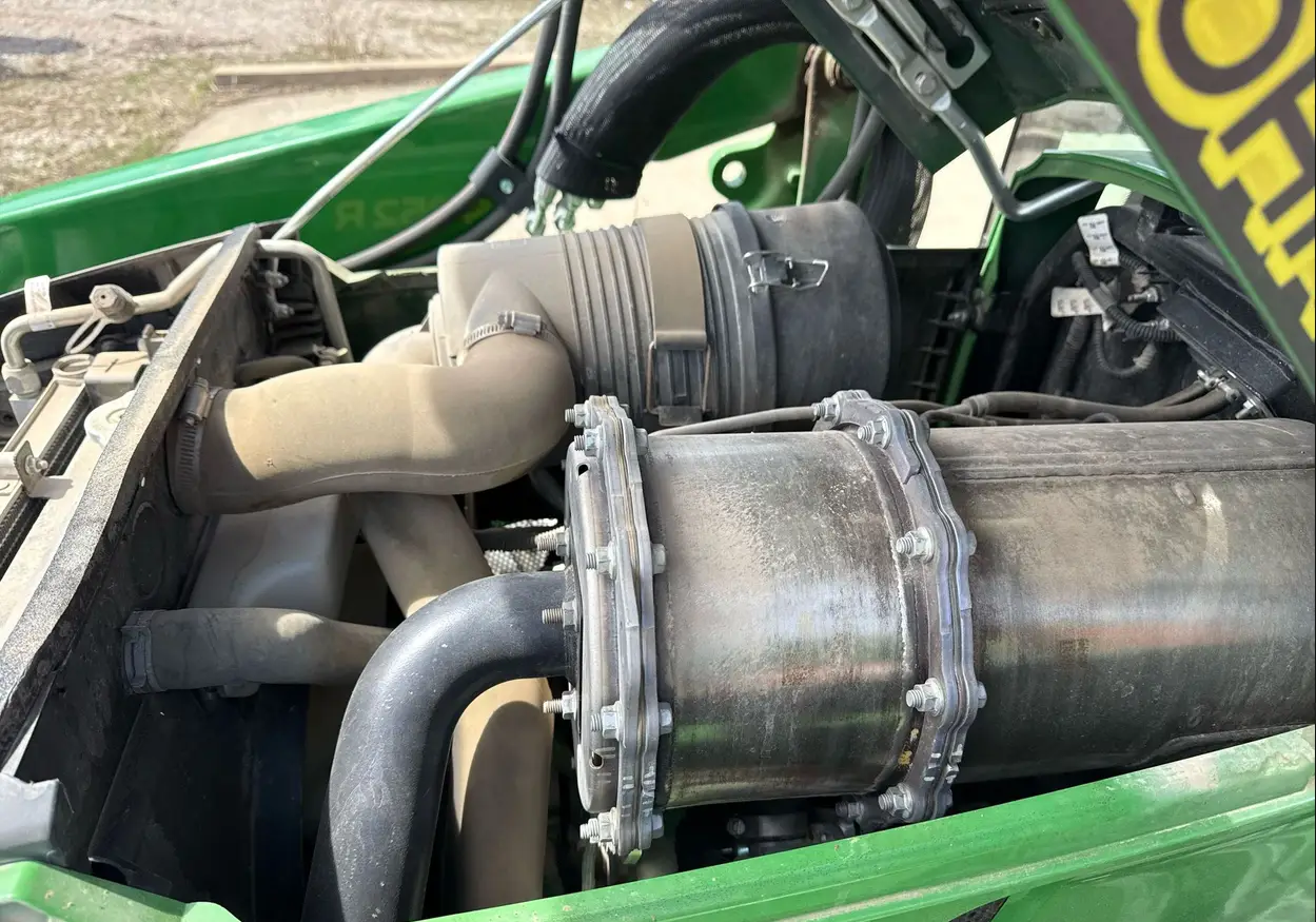 2022 John Deere 4052R MFWD tractor