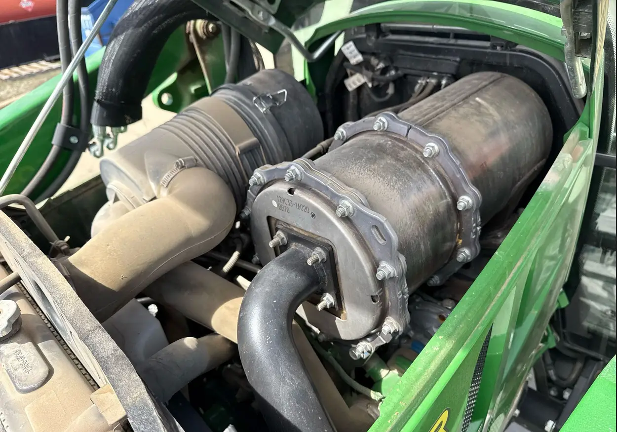 2022 John Deere 4052R MFWD tractor