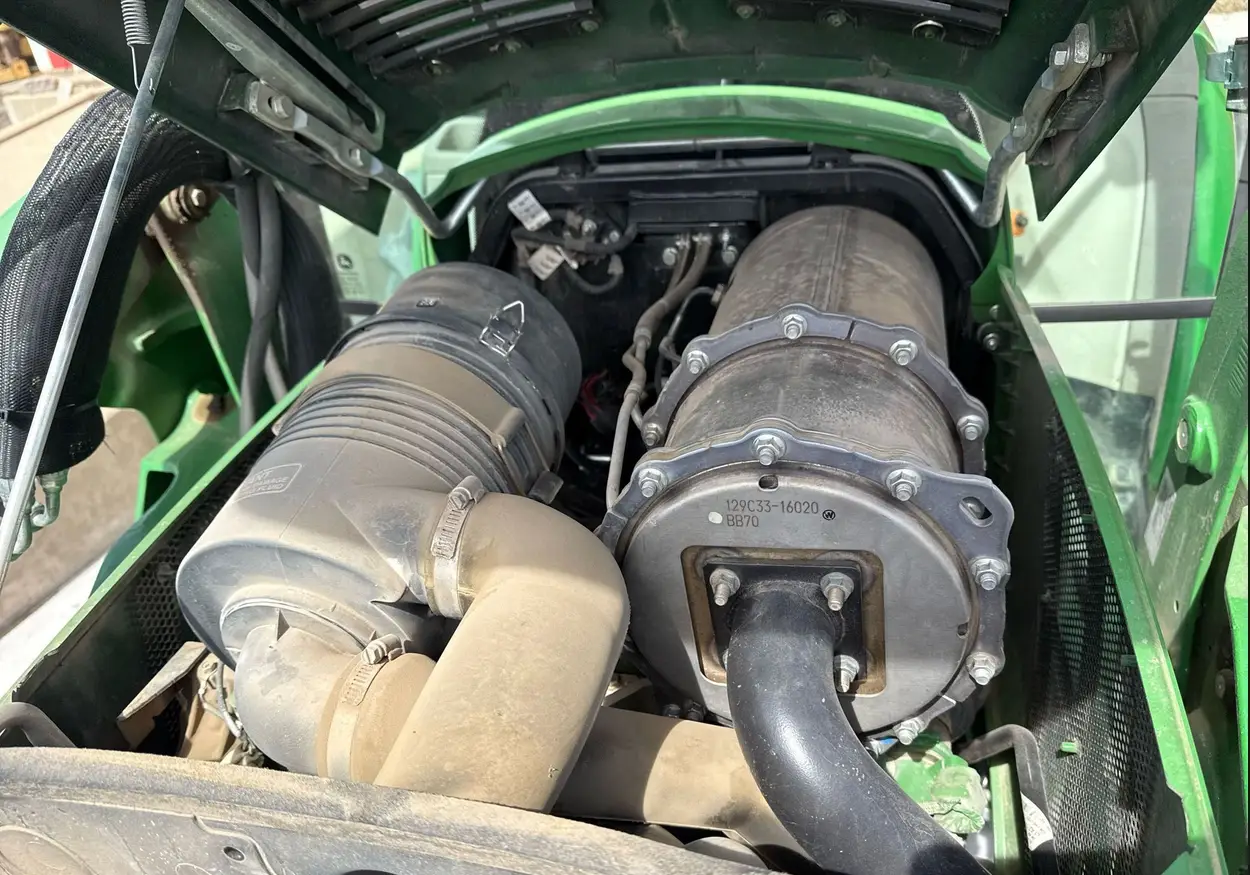 2022 John Deere 4052R MFWD tractor