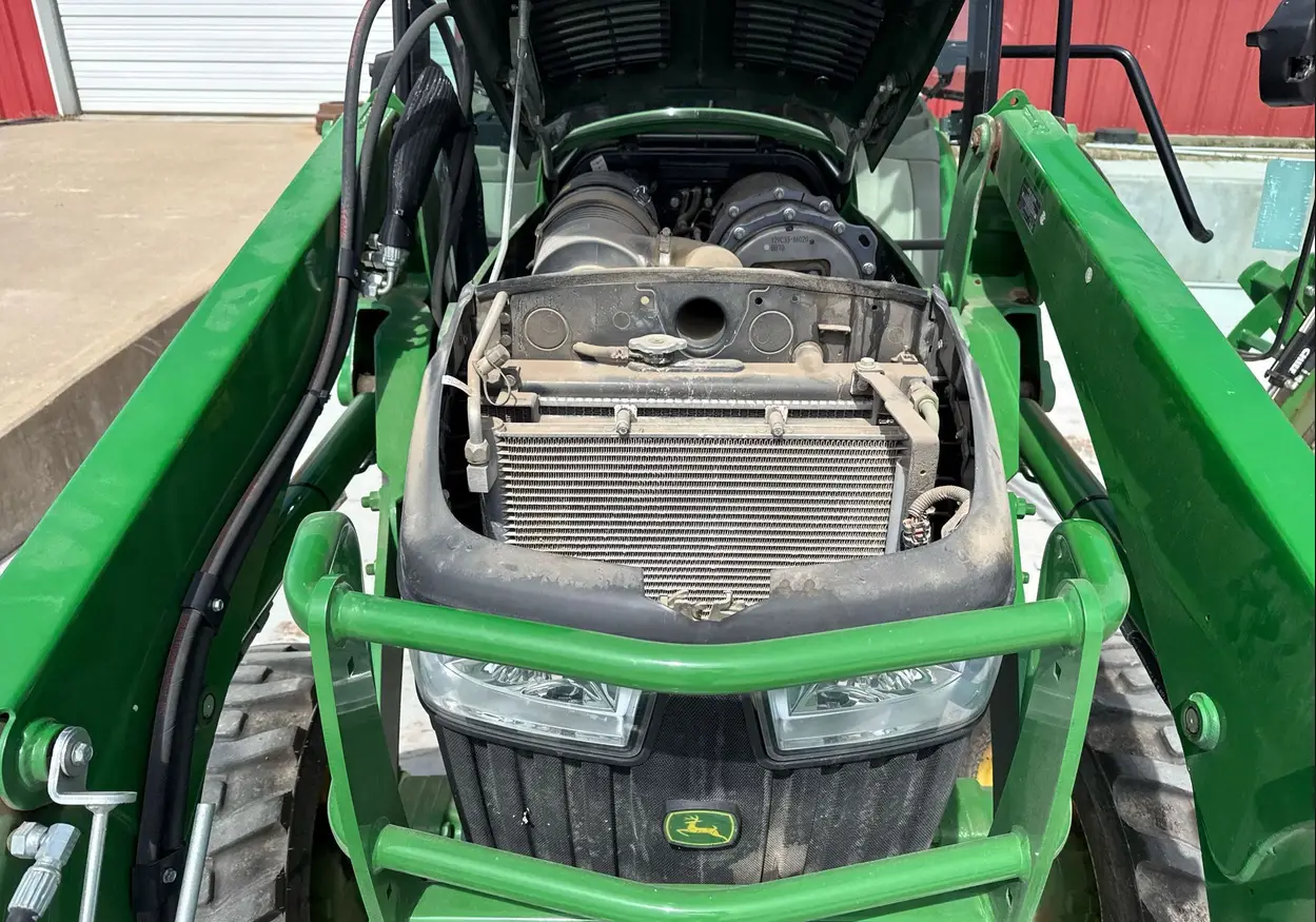 2022 John Deere 4052R MFWD tractor