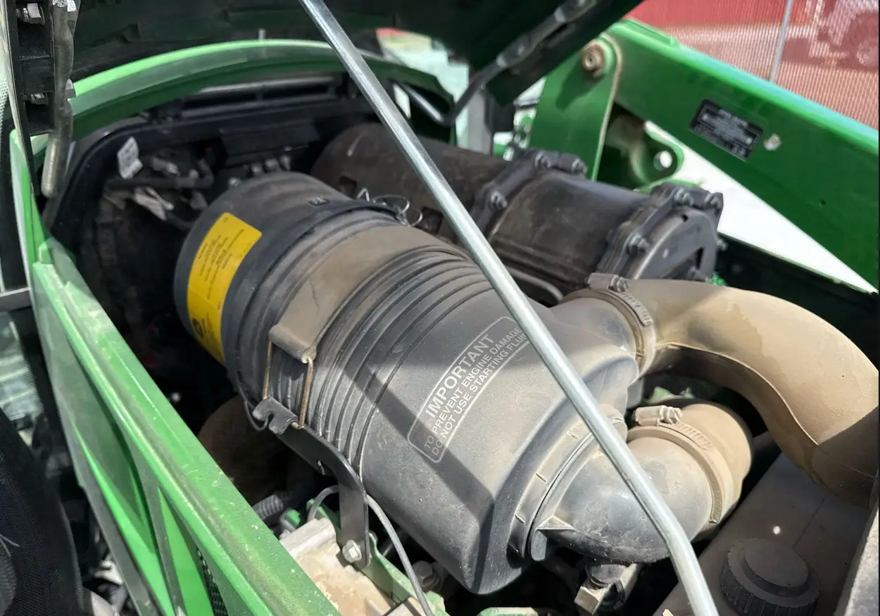2022 John Deere 4052R MFWD tractor