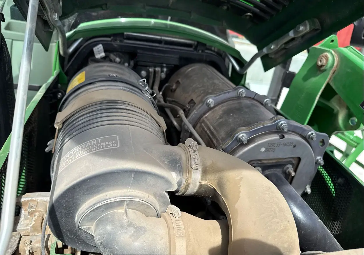 2022 John Deere 4052R MFWD tractor