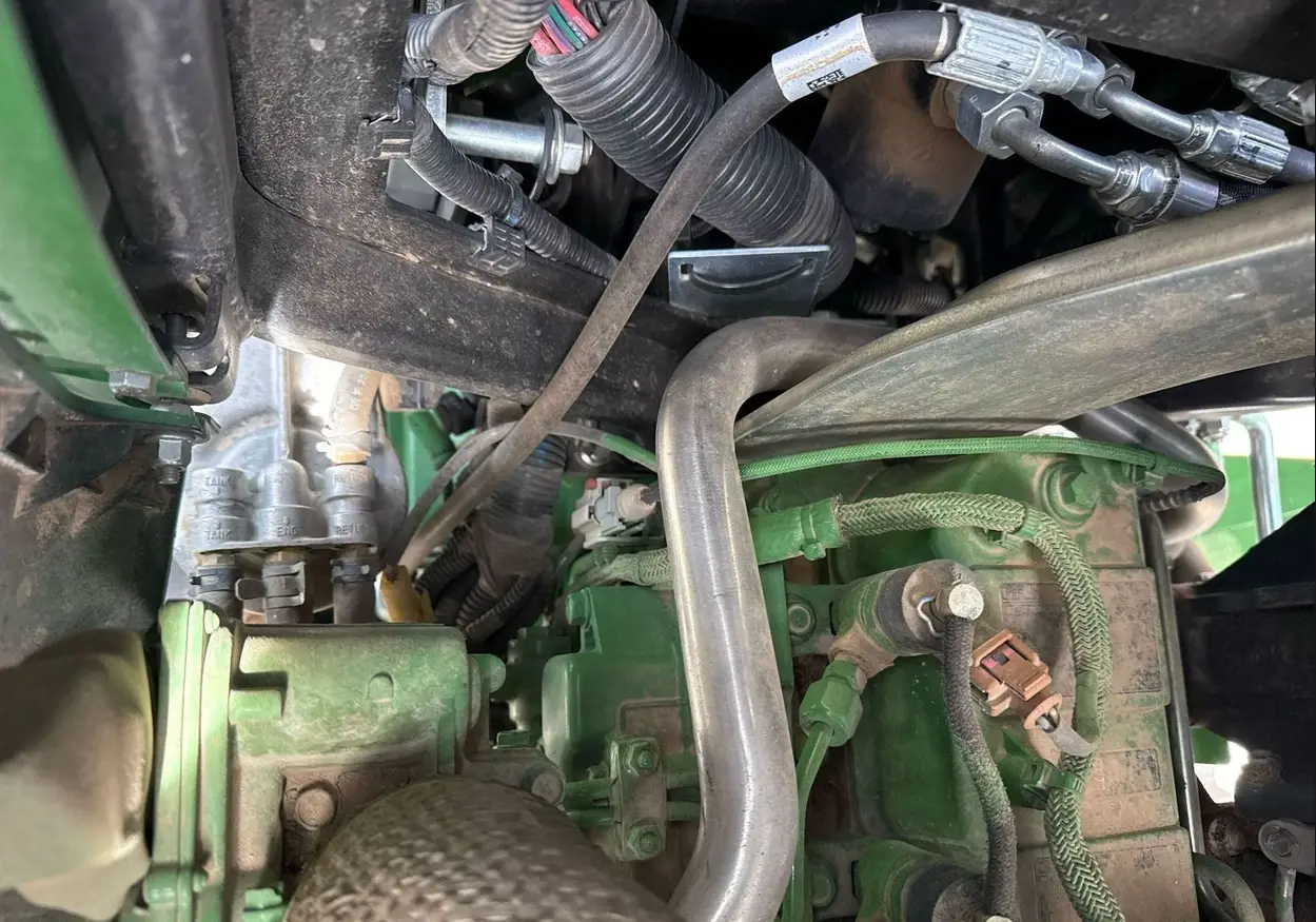2022 John Deere 4052R MFWD tractor