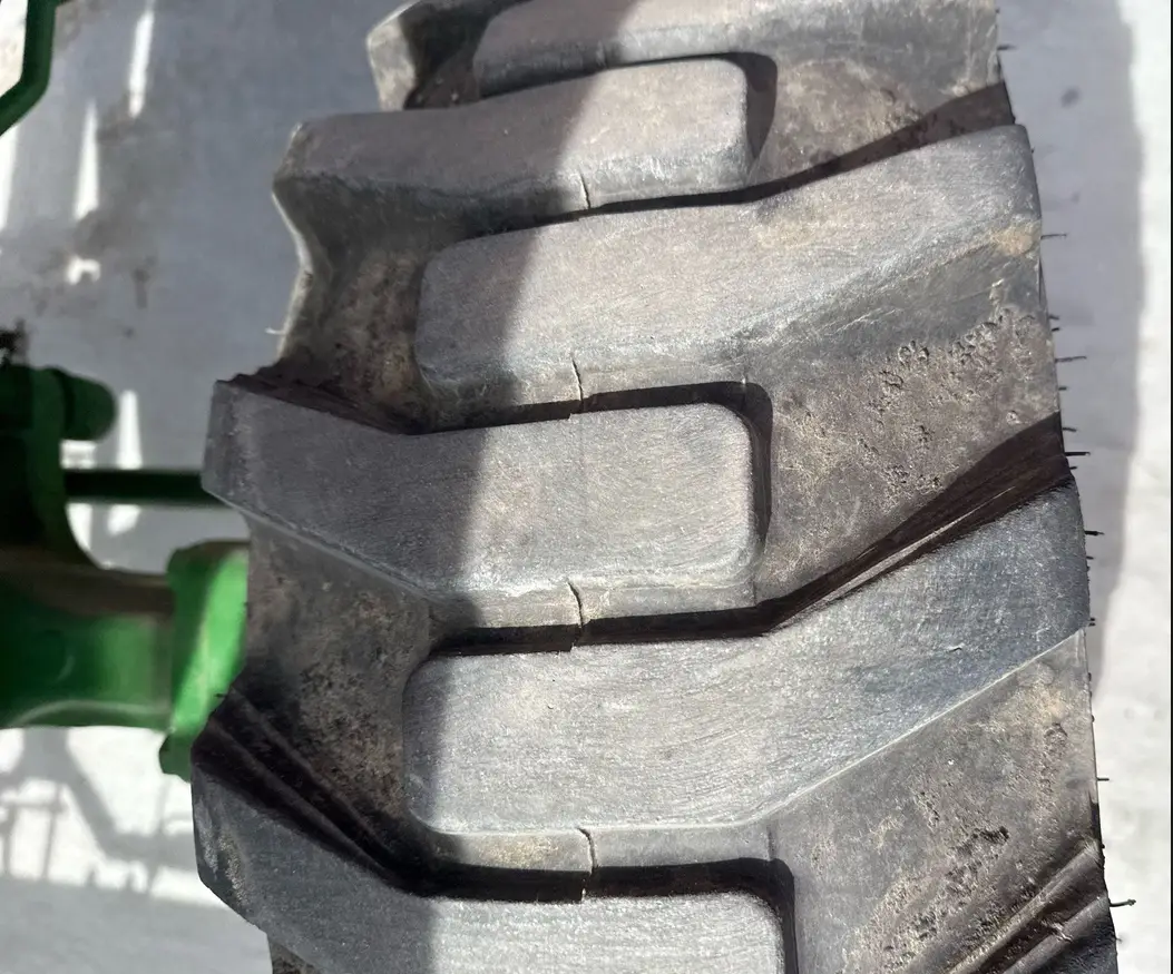 2022 John Deere 4052R MFWD tractor