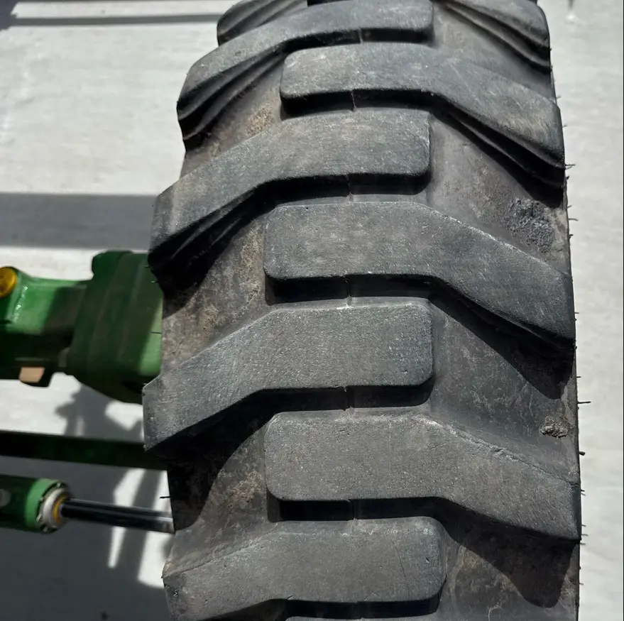 2022 John Deere 4052R MFWD tractor