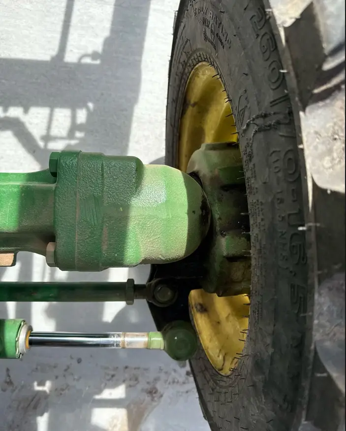 2022 John Deere 4052R MFWD tractor