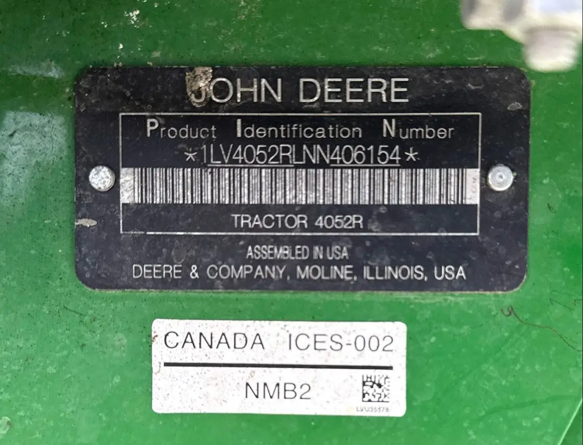 2022 John Deere 4052R MFWD tractor