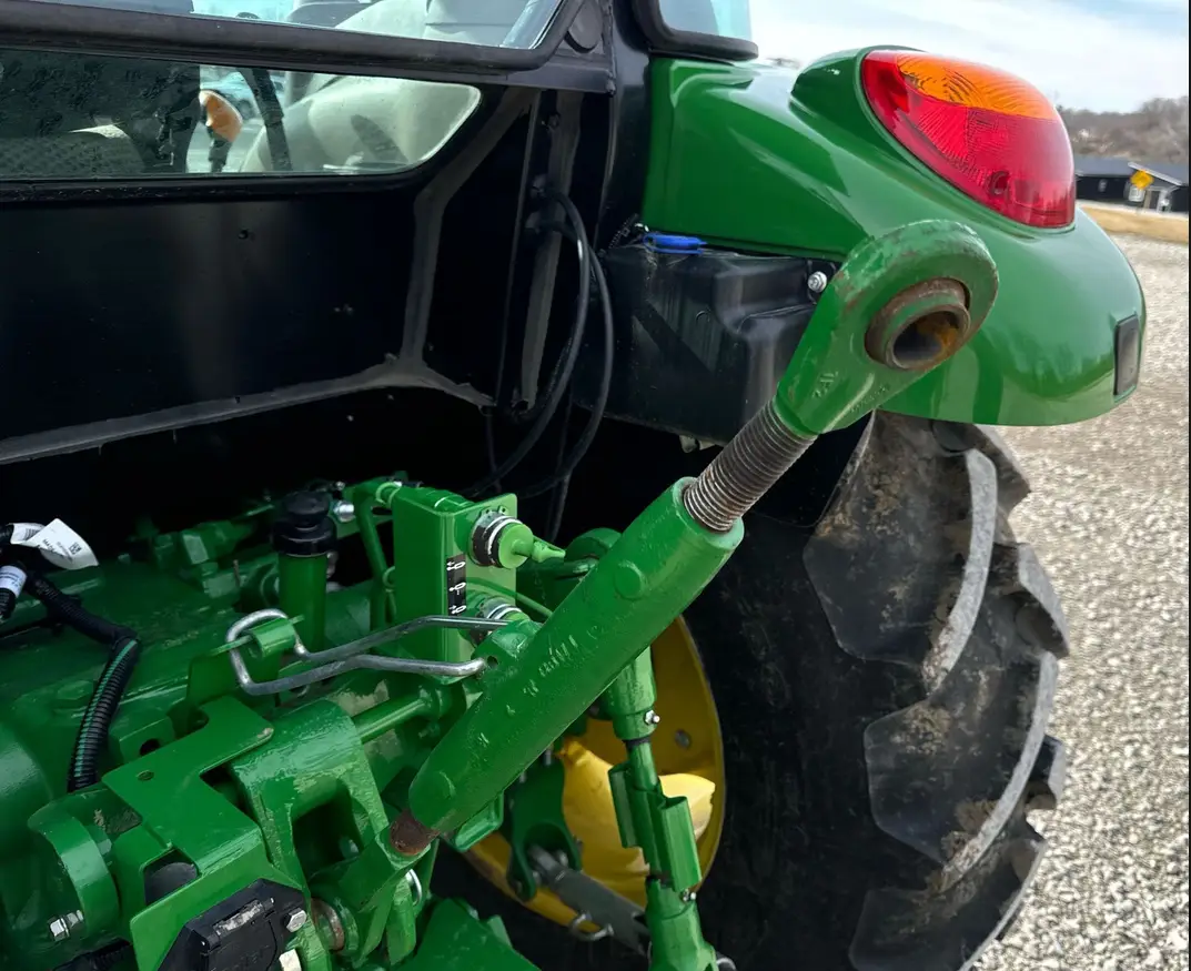 2022 John Deere 5075E MFWD tractor