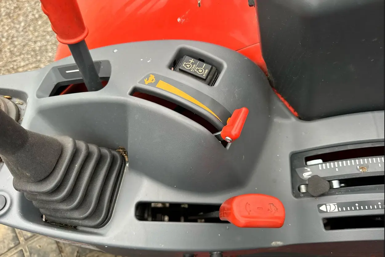2022 Kubota M5 111D MFWD tractor
