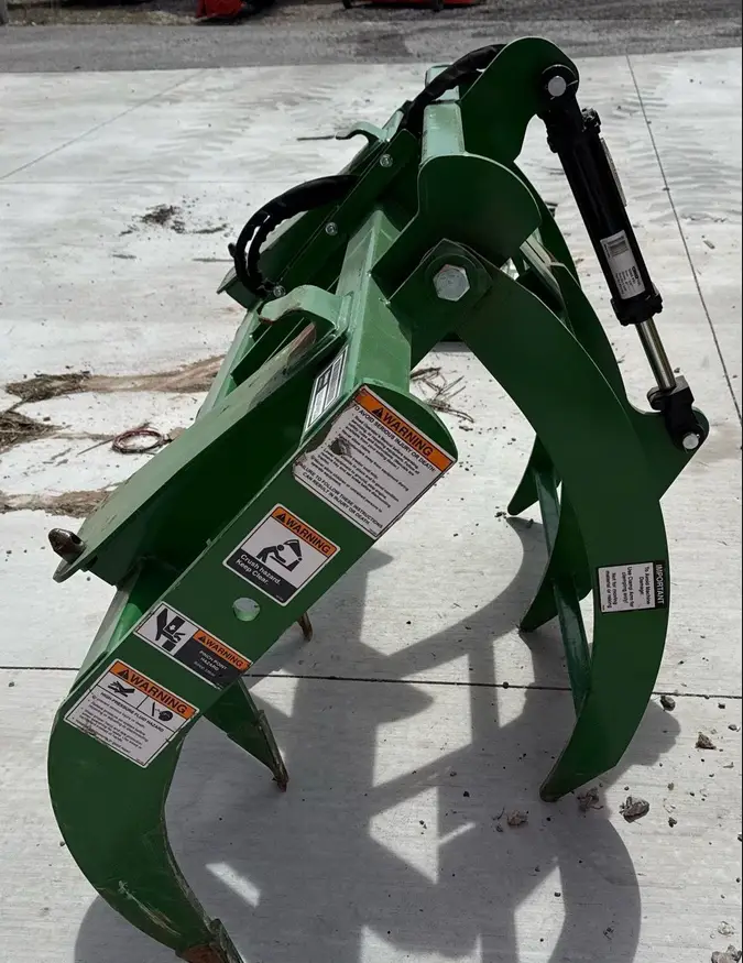 2022 John Deere 4052R MFWD tractor