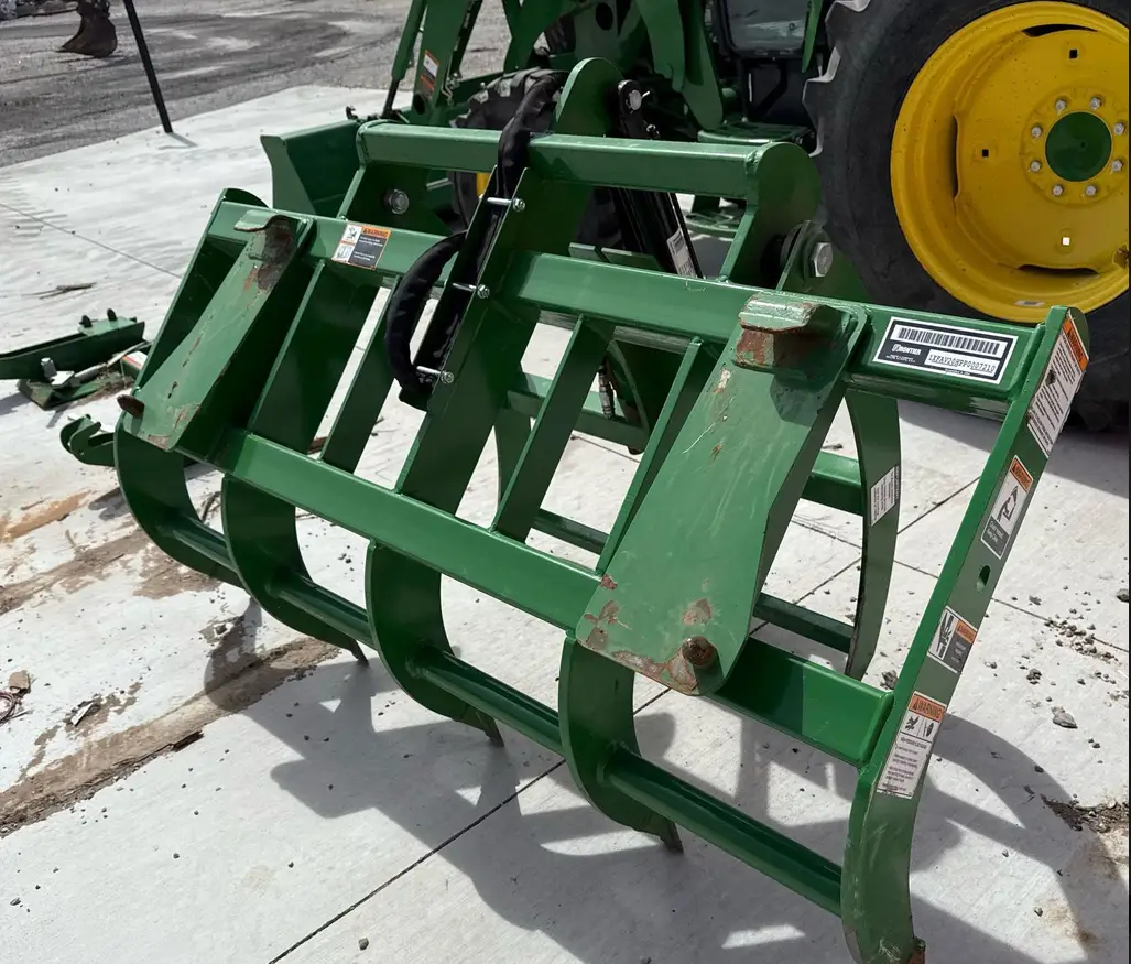 2022 John Deere 4052R MFWD tractor