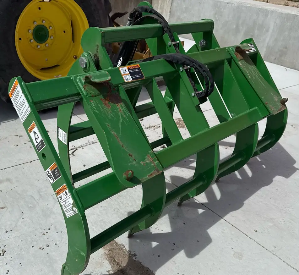 2022 John Deere 4052R MFWD tractor