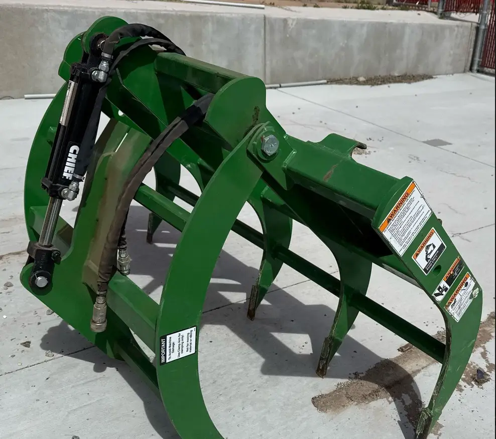 2022 John Deere 4052R MFWD tractor