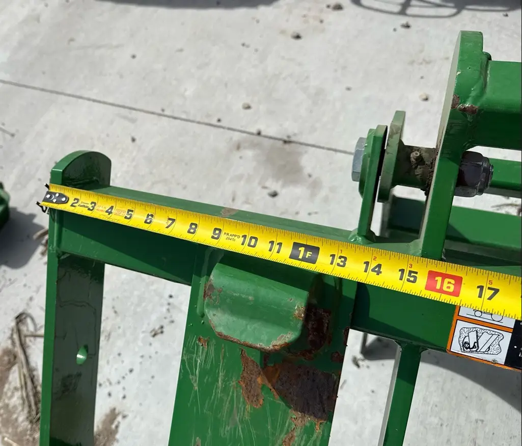 2022 John Deere 4052R MFWD tractor