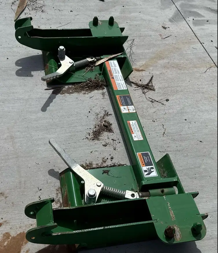 2022 John Deere 4052R MFWD tractor
