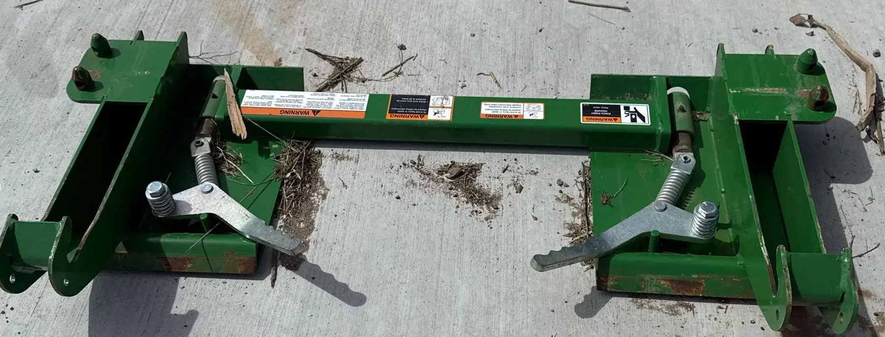 2022 John Deere 4052R MFWD tractor
