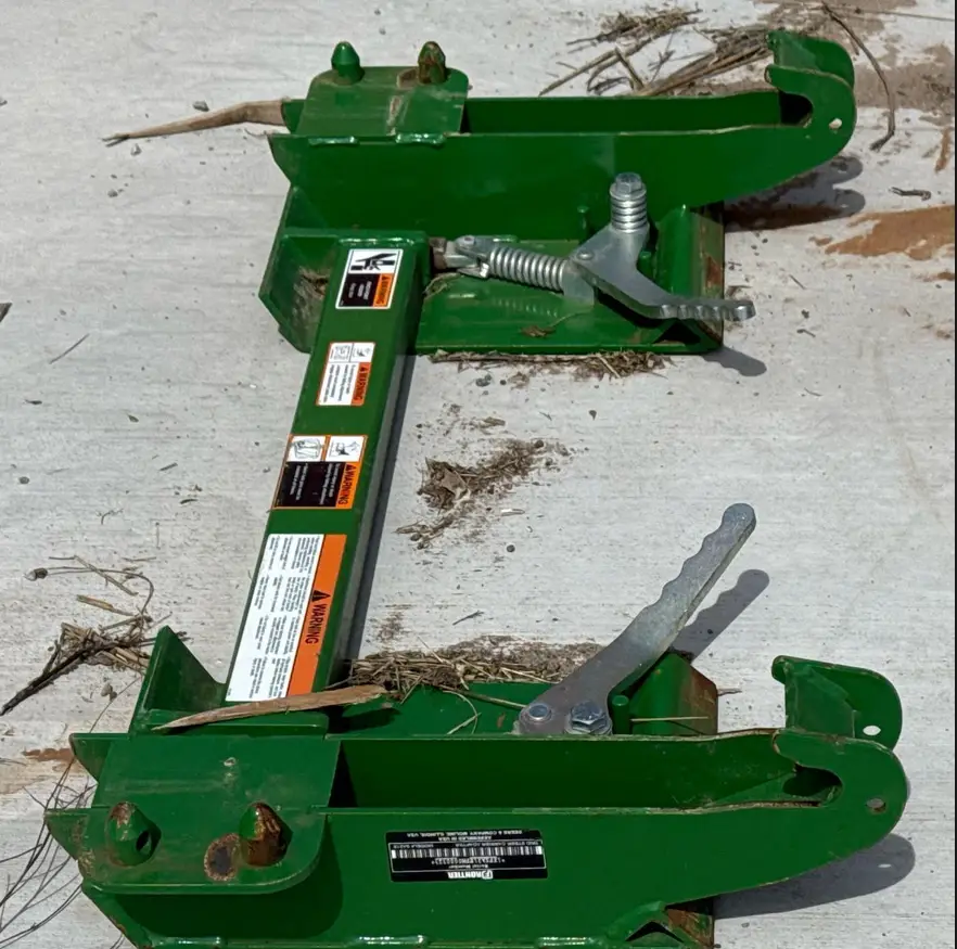 2022 John Deere 4052R MFWD tractor
