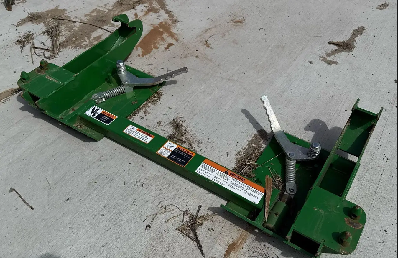 2022 John Deere 4052R MFWD tractor