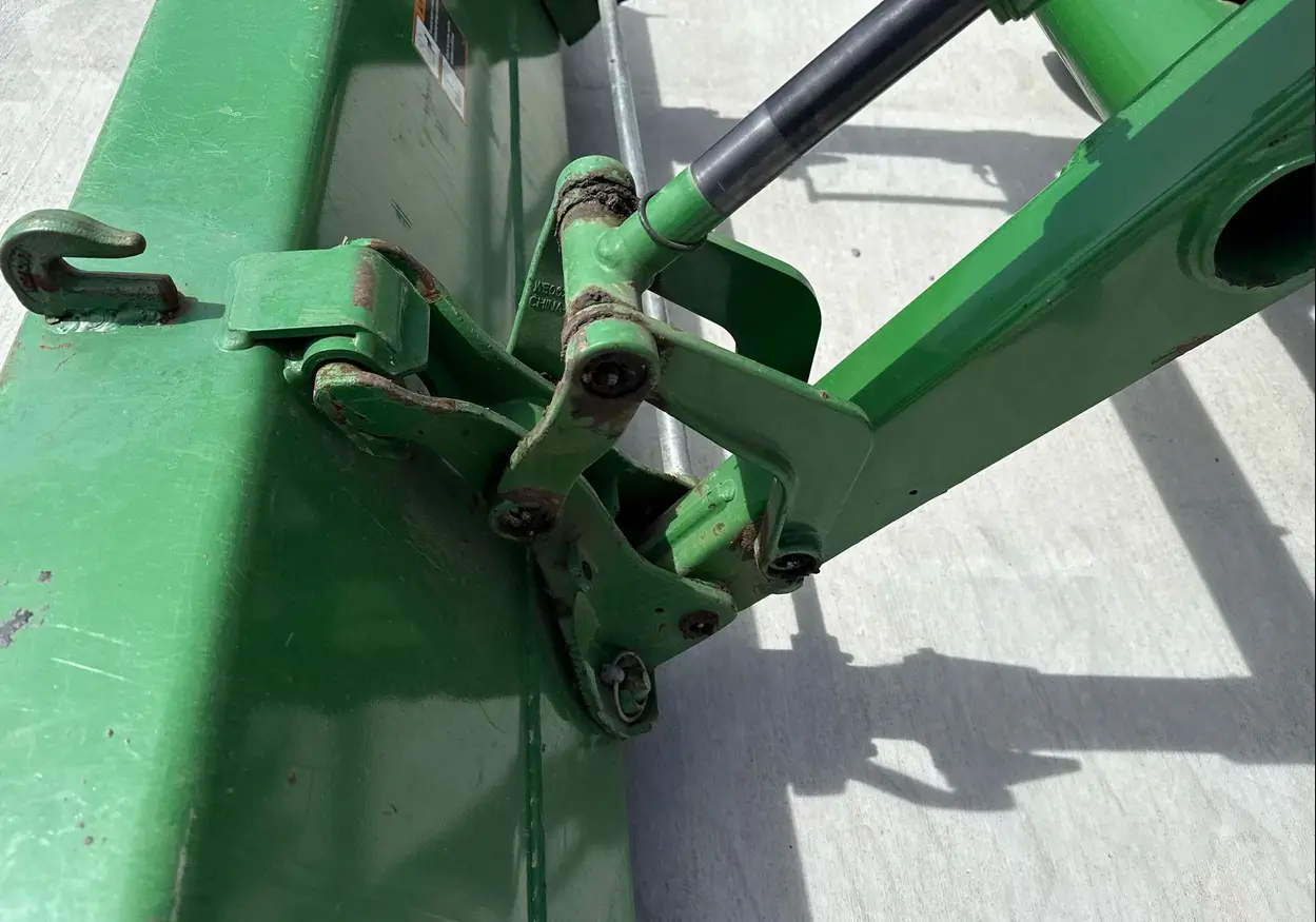 2022 John Deere 4052R MFWD tractor