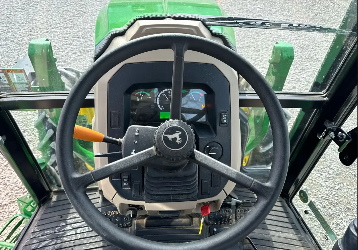 2022 John Deere 5075E MFWD tractor