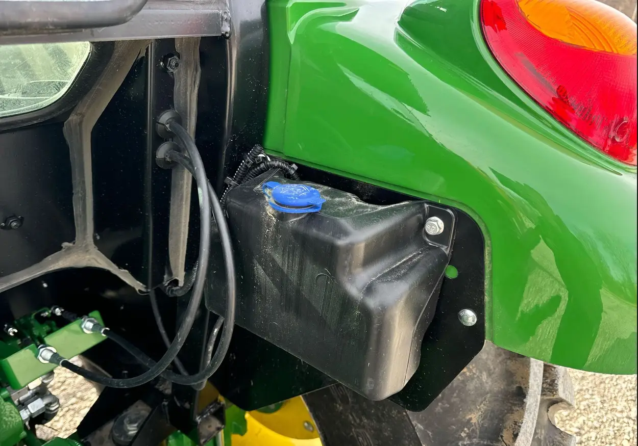 2022 John Deere 5075E MFWD tractor