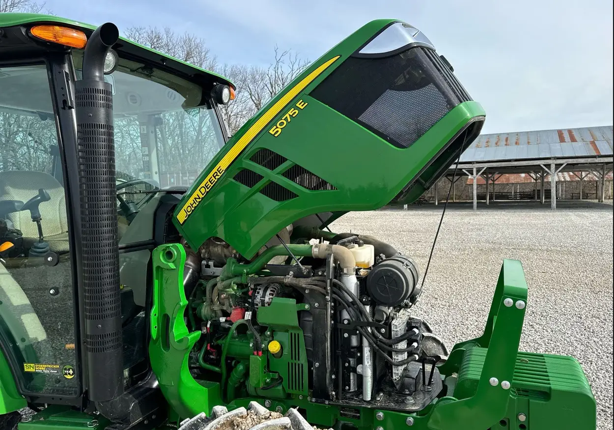 2022 John Deere 5075E MFWD tractor