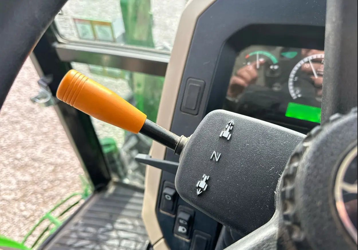 2022 John Deere 5075E MFWD tractor