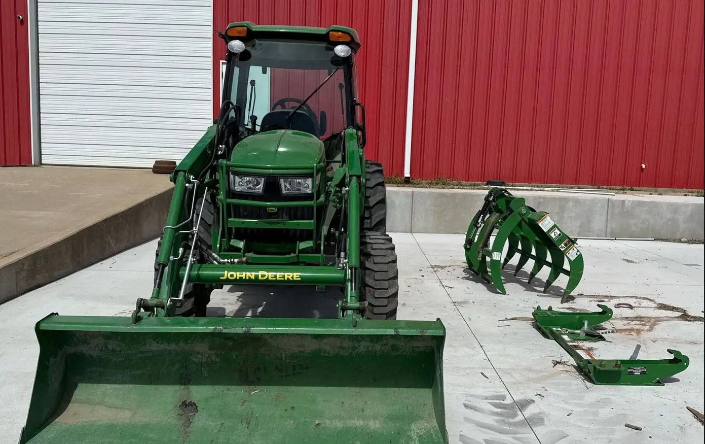 2022 John Deere 4052R MFWD tractor